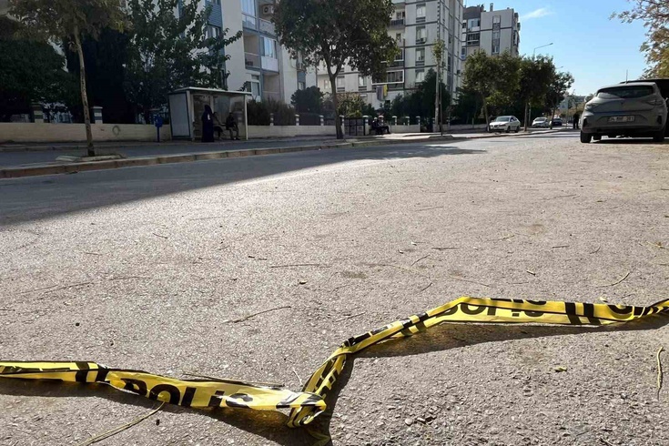 İzmir'de emekli astsubay iki kardeş arasında kanlı kavga! Ağabey, kardeşini caddede tabancayla vurdu