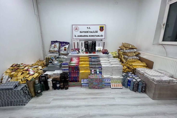Kayseri-Malatya yolunda kaçak sigara operasyonu