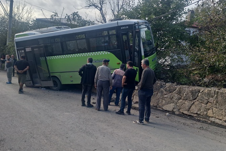 Gebze'de otobüsün duvara çarpmasıyla 10 kişi yaralandı