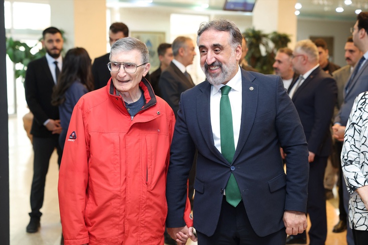 Aziz Sancar Diyarbakır’da beyin kanseri anlattı