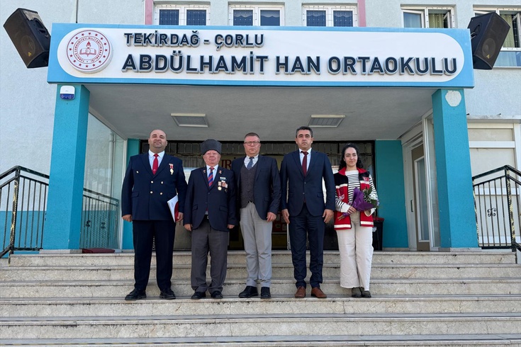 Çorlu'da öğrenciler gazileri konuk etti