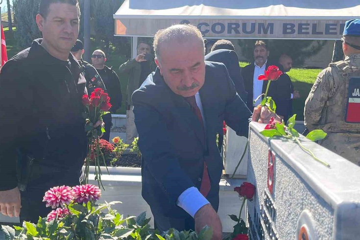 Çorum’da şehitler kabirleri başında dualarla anıldı