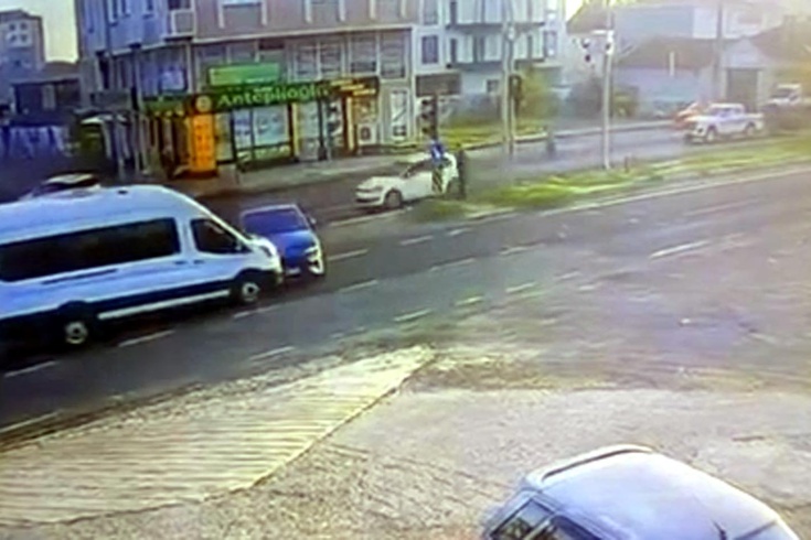 Ergene'de otomobil ile servis çarpıştı: 2 yaralı
