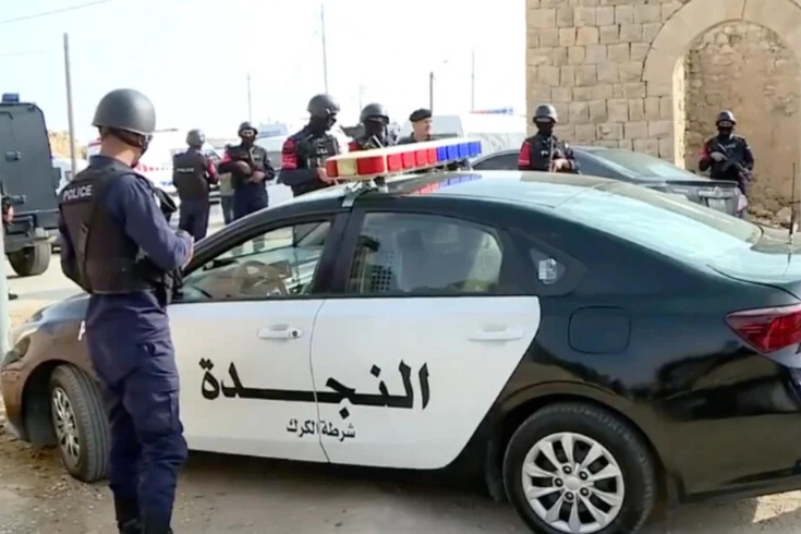 هجوم دامٍ على كنيسة في الأردن! مقتل 7 أشخاص، ولحظة الهجوم على الكاميرا