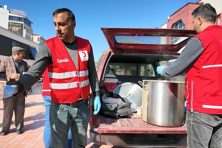 Erciş'te depremde ölenler anıldı
