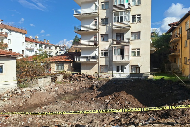 17 yıl önce kaybolan Gülşen Uyar'ın evi kundaklanmış! Kazıda kemiklerin yanında balta bulundu