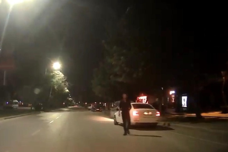 'Çok hızlı geçtin' dedi, saldırıya uğradı! Adana'da yol ortasındaki gerginlik kamerada