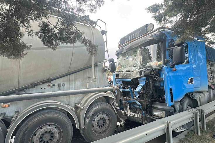 Samsun'da üç aracın karıştığı kazada şoför yaralandı