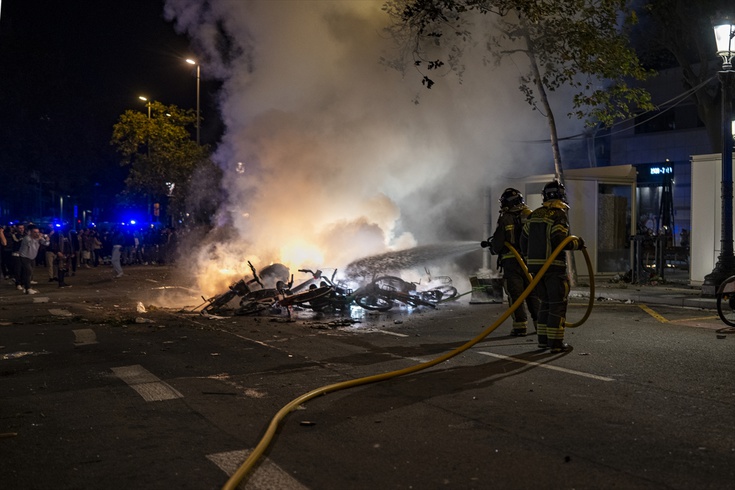 Fransa'daki gençlik isyanı İspanya'ya sıçradı! Barselona'da 100 gözaltı, 14 mağaza yağmalandı
