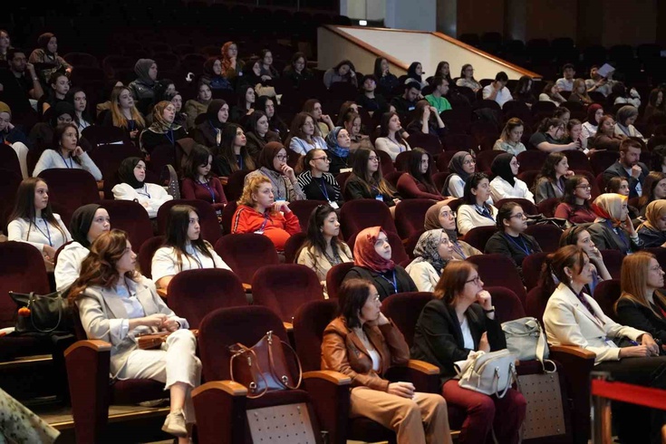 Güncel: Bursa'da Uludağ Üniversitesi'nin anne sütü sempozyumu yaklaşık 500 kişiyi buluşturdu