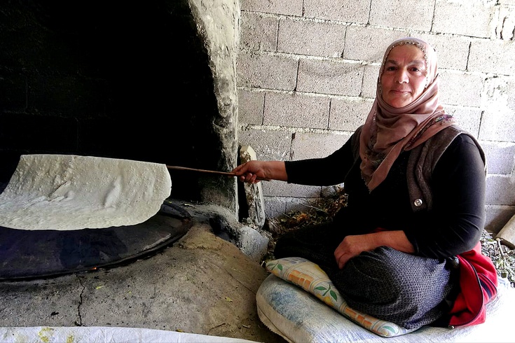 Güncel: Kayseri Yeşilhisar'da kadınlar kışlık yufka ekmeğini imece usulü hazırlıyor
