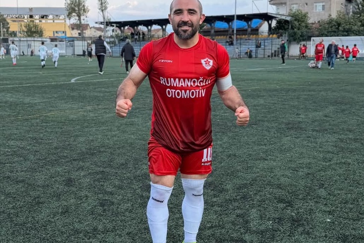 Ordu'da amatör futbolcu Osman Ismak, attığı golün ardından peş peşe 11 takla attı! Gol sevinci sosyal medyada ilgi gördü
