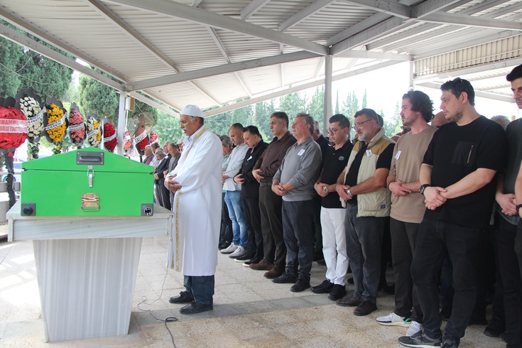 Ayvalık'ta kaybolan doktor Adana'da son yolculuğuna uğurlandı