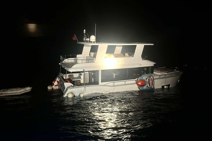 Ayvacık'ta batan tekneden 2 kişi kurtarıldı