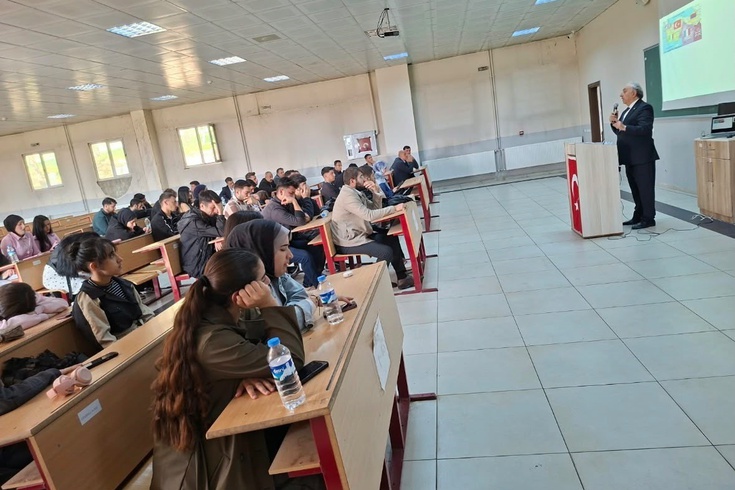 ER-VAK Başkanı Güzel'den Pasinler'de Cumhuriyet Konferansı