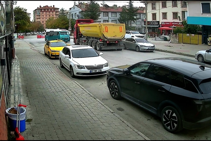 Konya'da minibüs ile kamyon çarpıştı: 10 yaralı