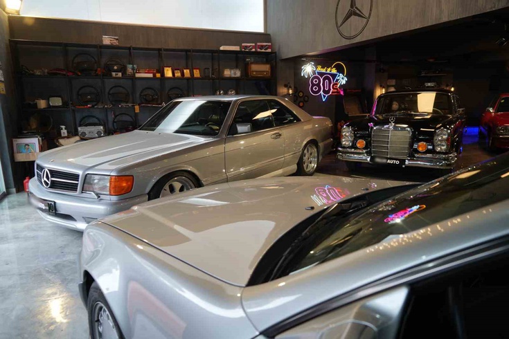 Filiz Akın'ın Mercedes'i de bu garajda! Samsunlu iş adamı iş yerini klasik otomobil müzesine çevirdi
