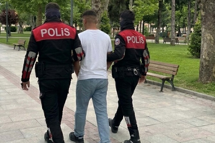 Manisa'da 17 yaşındaki firari parkta yakalandı! 65 hırsızlık dosyasından 152 yıl hapis cezası var
