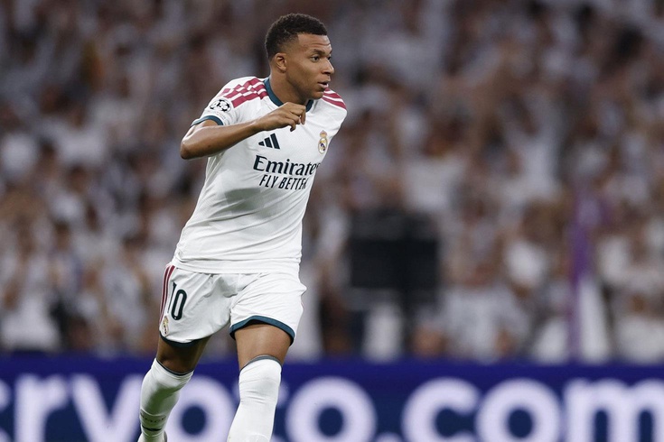 The crisis is growing: now they have also burned Mbappe's shirts.