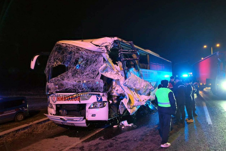 Tour bus rear-ended a truck in Edirne! 10 of the 51 Bulgarian tourists on the bus were injured.