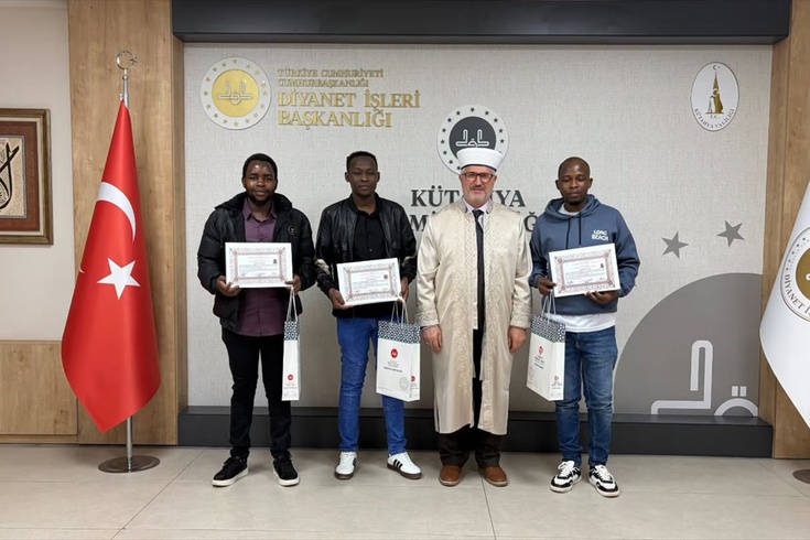 Three Kenyans working at a porcelain factory in Kütahya became Muslim! They took the names Ali, Osman Deniz, and Faruk.