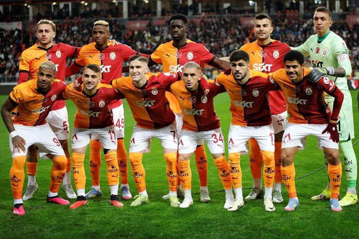 Galatasaray'a takımın yıldızından kötü haber