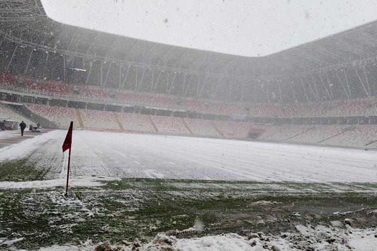 Fenerbahçe maçı ertelenecek mi? İşte Sivas 4 Eylül Stadı'nda son durum