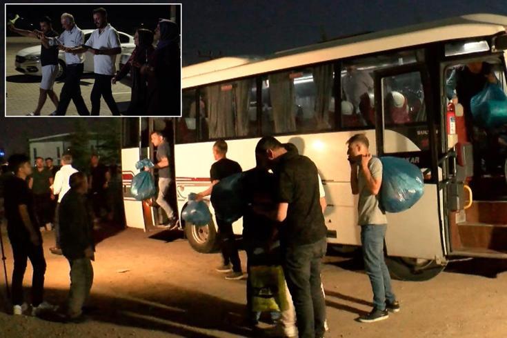 Halay çekip kutlama yaptılar
