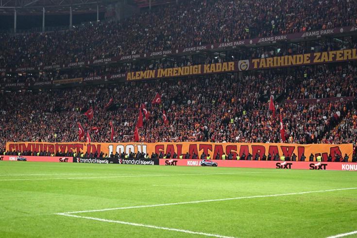 Eşi İstanbul'dan fotoğraf paylaştı! Galatasaray'a bir dünya yıldızı daha an meselesi