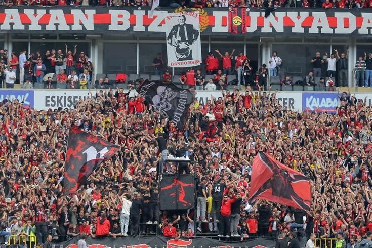 Taraftar isyanda! 17 yıl sonra takımı şampiyon yapıp bırakma kararı aldı