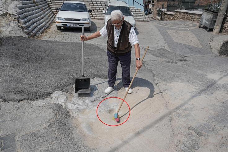 452 yıllık tarihi izi, her gün temizliyor