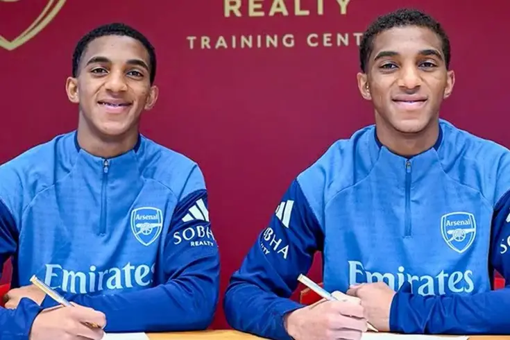 Dünya devi Ekvadorlu ikizleri havada kaptı