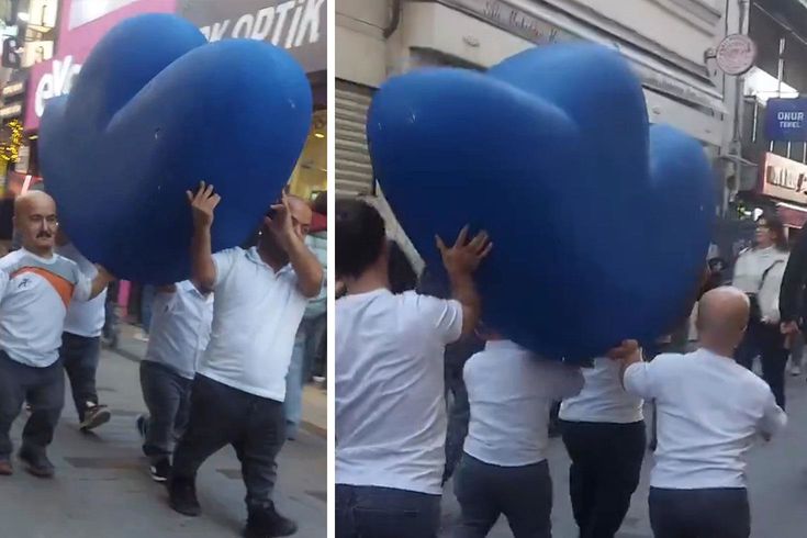 Vatandaşlar şaşkınlıkla izledi! Bir grup cüce cadde boyunca F harfi taşıdı
