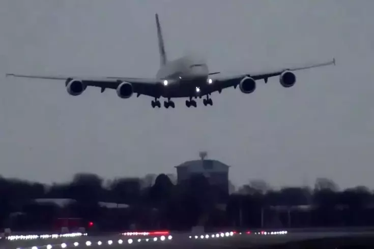 PSG uçağının Bilbao'ya iniş anı yürekleri ağza getirdi