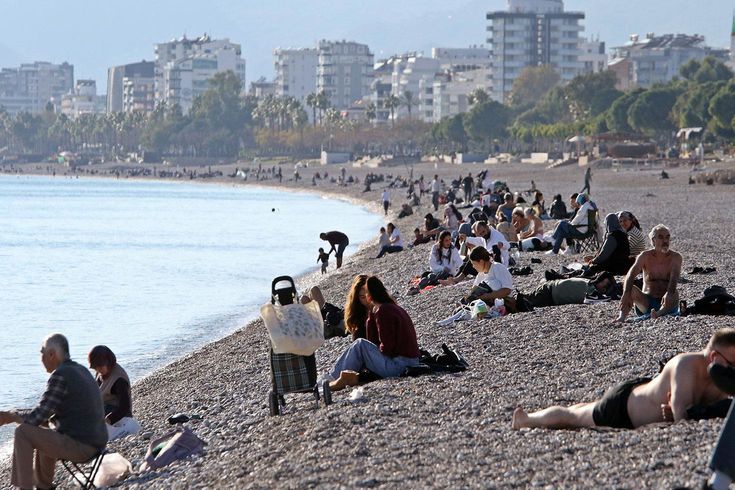 Antalya'da bir günde iki mevsim! Gündüz denize giren akşam soba yakıyor