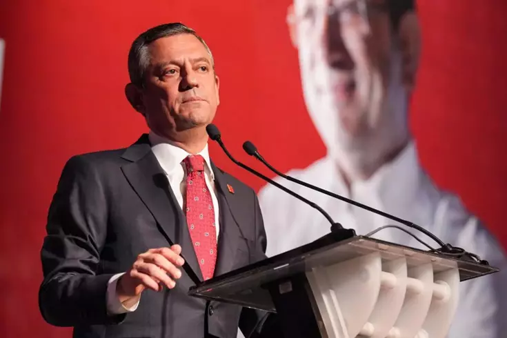 Özgür Özel'den canlı yayında İmamoğlu gafı: Bizim adayımız belli...