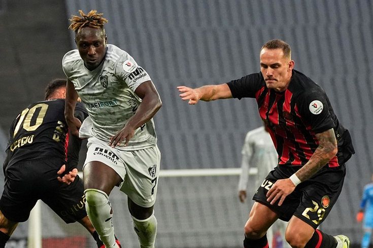 Kocaelispor, Fatih Karagümrük'ü 90+2'de üzdü! İki takımda puanları paylaştı