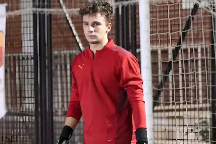 Takımsız kaldı, yeni işini halı sahada buldu