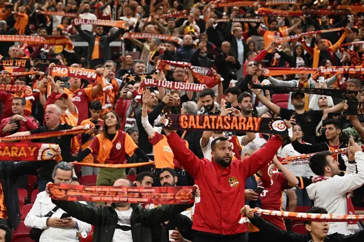 Galatasaray'da sürpriz ayrılık! Efsane isim veda etti