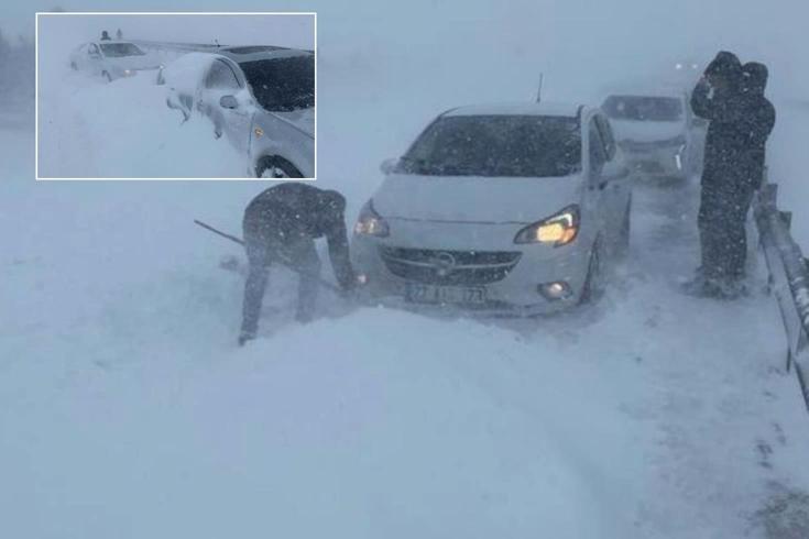 Göz gözü görmüyor! Sivas-Kayseri yolu kapandı