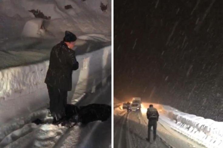 Kar ve tipi ulaşımı hayatı felç etti! Fırtınaya rağmen namazını kıldı