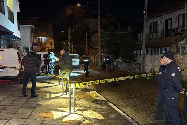 Sokak ortasında silahla vurulmuş halde bulunan bir kişi hayatını kaybetti