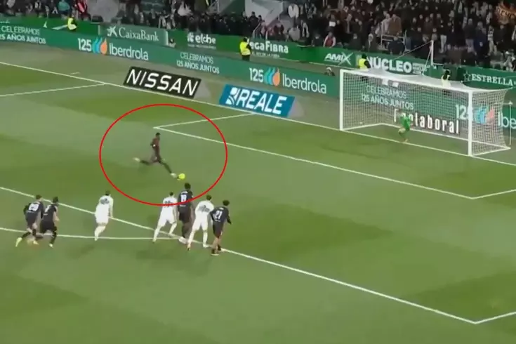 Afrika Kupası'ndan gelip takımını kurtardı