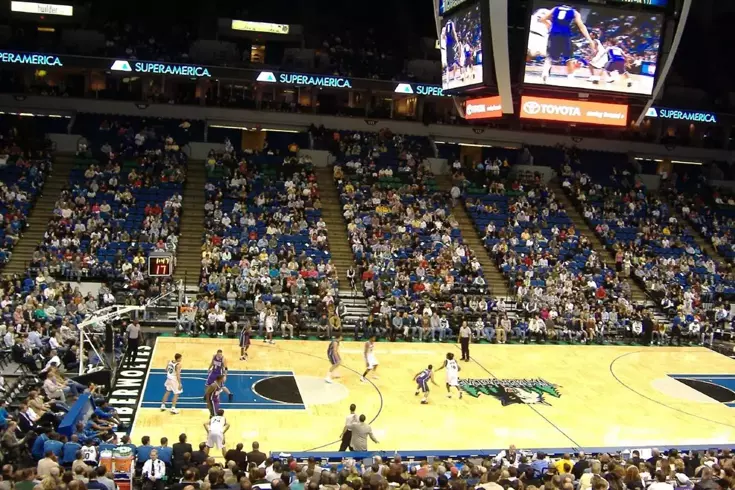 Minneapolis'te tansiyon yüksek: ICE operasyonu sonrası NBA maçı ertelendi