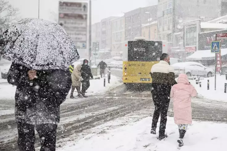 Yeni kar yağışı geliyor! Öğrenciler okula başlamadan tatil ilan edilebilir