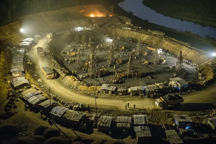 Hindistan'da yasadışı kömür madeninde patlama: 16 ölü, 8 yaralı