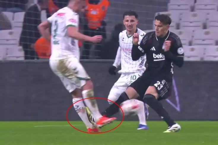 Beşiktaş'ta ilk maçında kırmızı kart gören Asllani'ye şok ceza