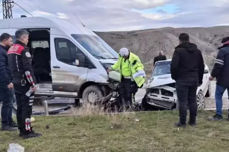 Korkunç kazada yaralılar var! İkisi çocuk