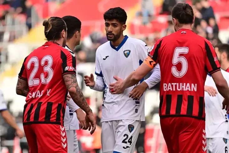 Cezalı futbolcu oynatmanın bedelini çok ağır ödettiler