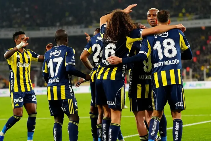 Fenerbahçe'nin namağlup ünvanını 21. haftada da sürdürdü